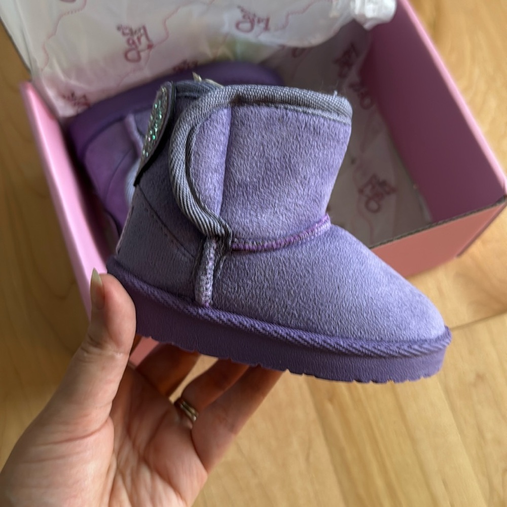 Girls lilac fur boots